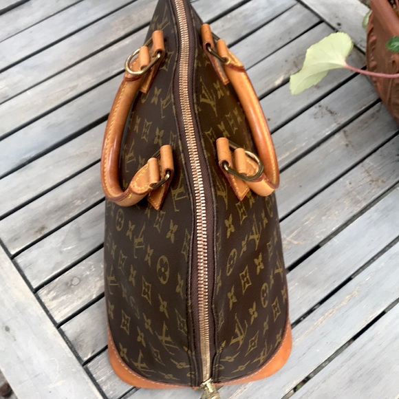 Louis Vuitton Alma in monogram canvas - Picture 13 of 15